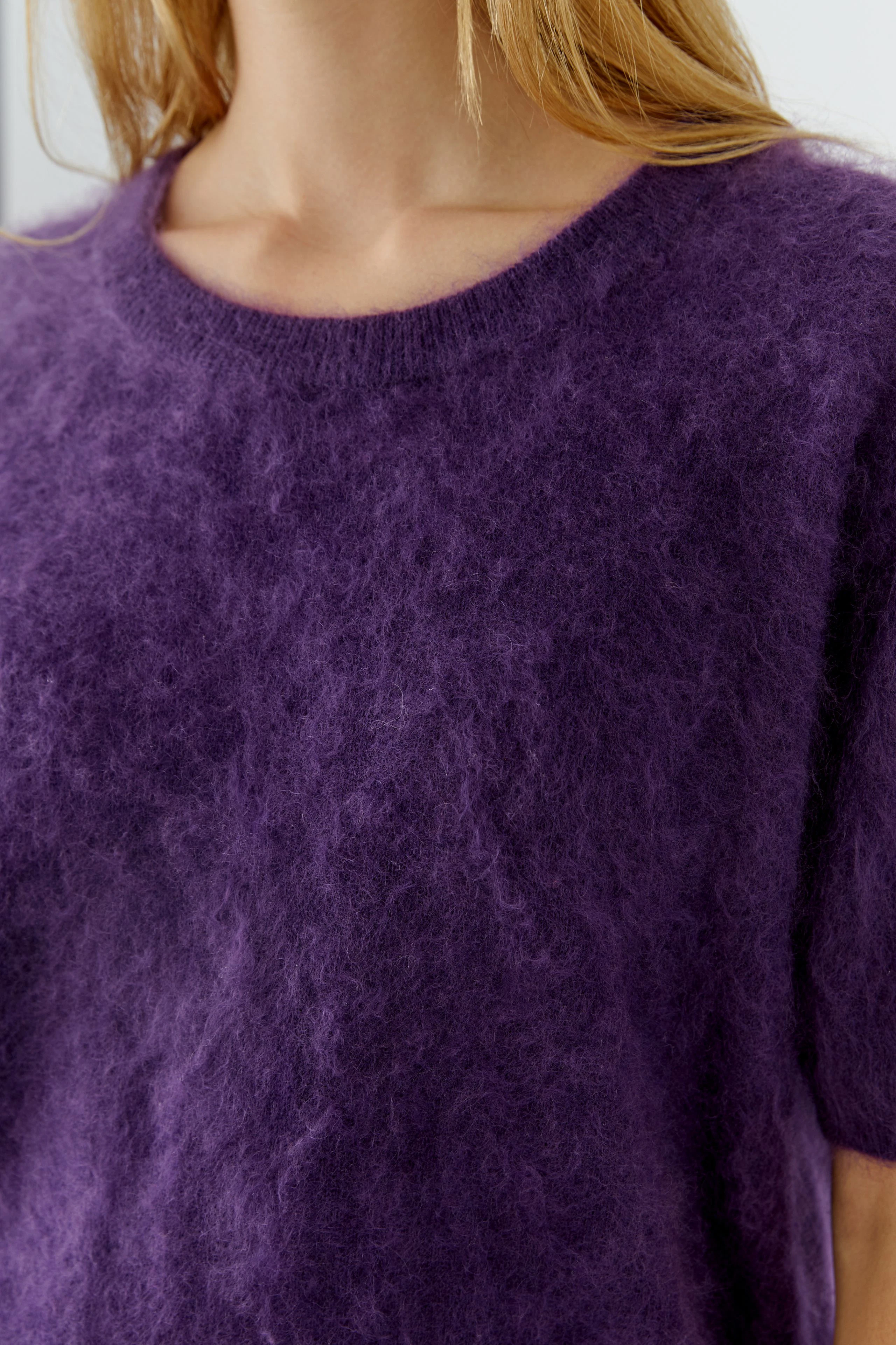 Weicher Damen-Pullover in Lila: Flauschiger Strickstoff, ideal für gemütliche Tage.