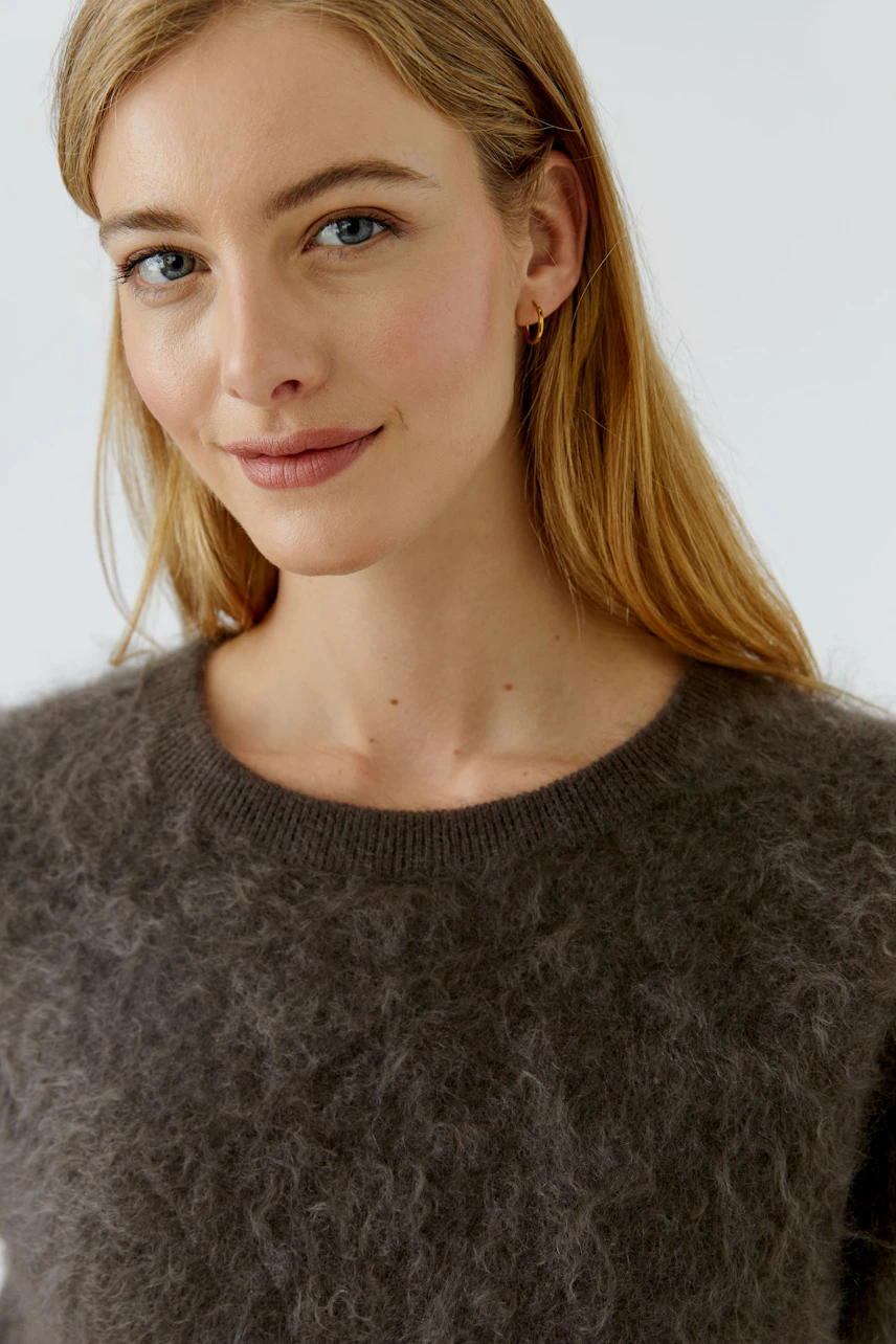 Kuscheliger Damen-Pullover in Braun: Weicher Strick, ideal für kühle Tage, ohne Model abgebildet.