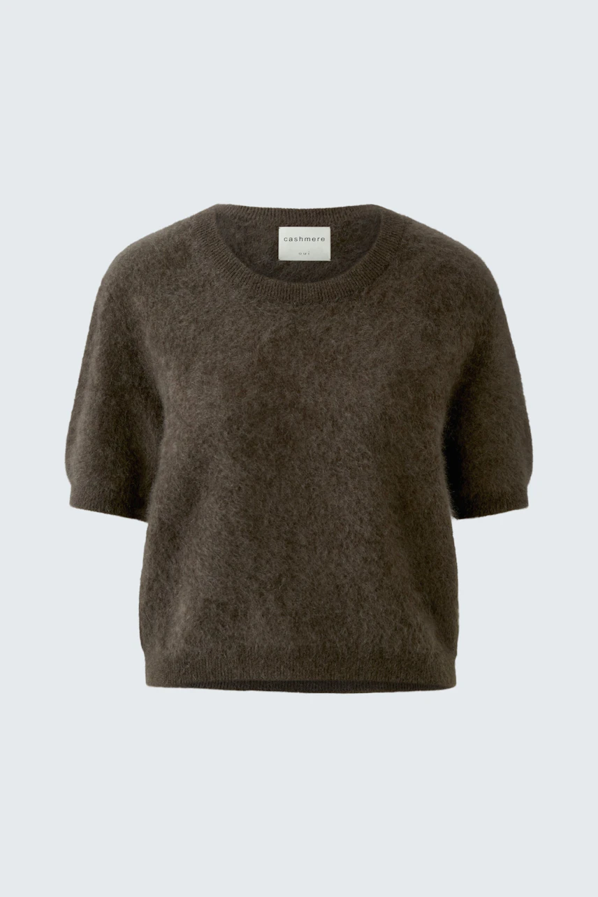Kuscheliger Damen-Pullover: Brauner Strickpullover mit kurzen Ärmeln, ideal für gemütliche Tage.