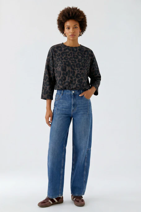Lässiges Damen-Sweatshirt mit Leopardenmuster, ideal für einen entspannten Look.