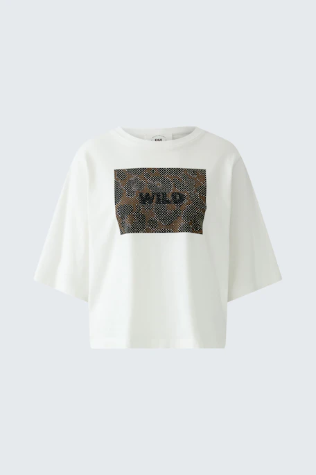 Casual women's T-shirt: White T-shirt with bold 'WILD' print on the front, perfect for a relaxed look.
