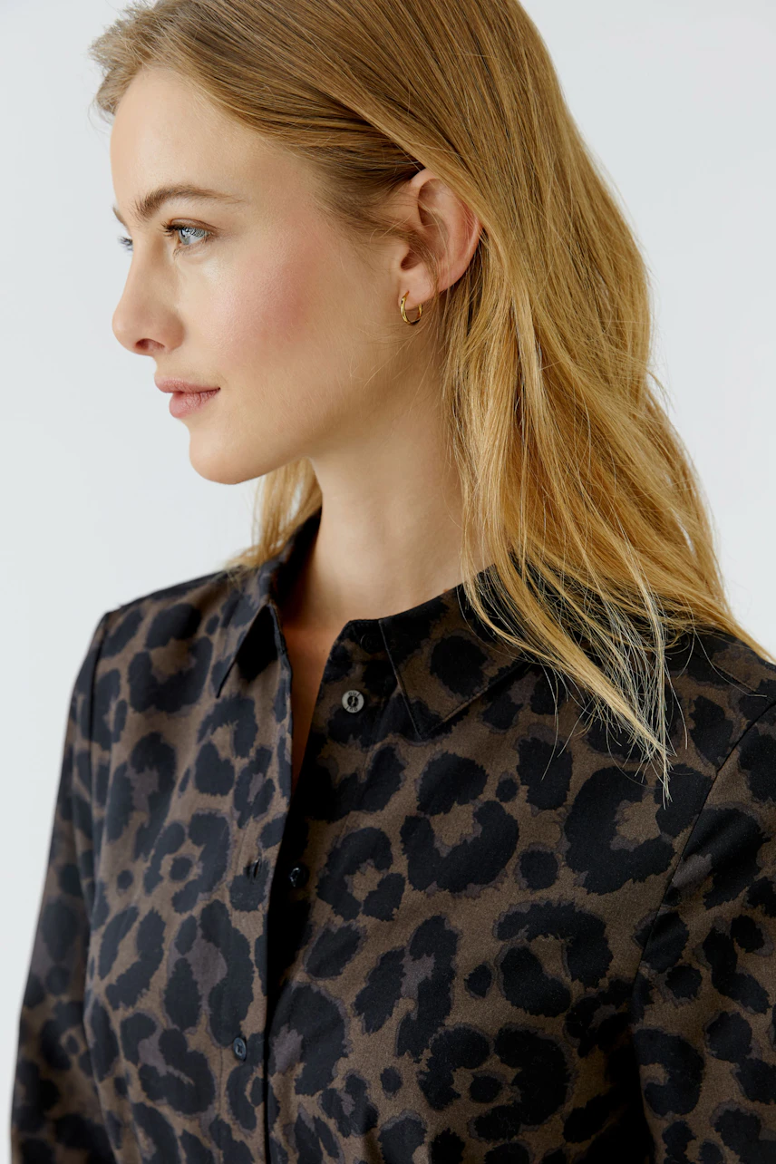 Casual midi dress with a bold leopard print and button details, perfect for a stylish statement.