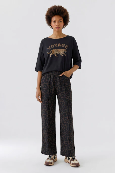 Weite Damen-Hose mit Leopardenmuster, ideal für einen lässigen Look.