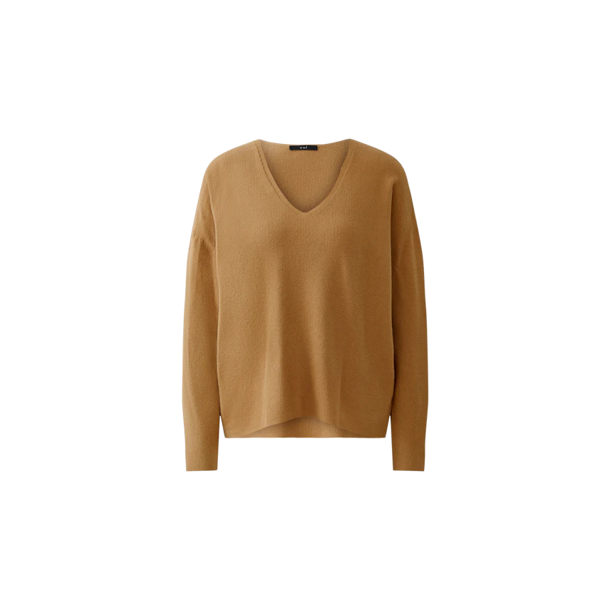 Casual women's pullover in warm brown with a V-neck and relaxed fit.