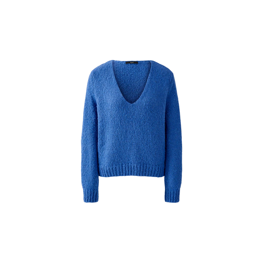 Casual women's pullover: Soft blue knit with a deep V-neck, perfect for relaxed styling.