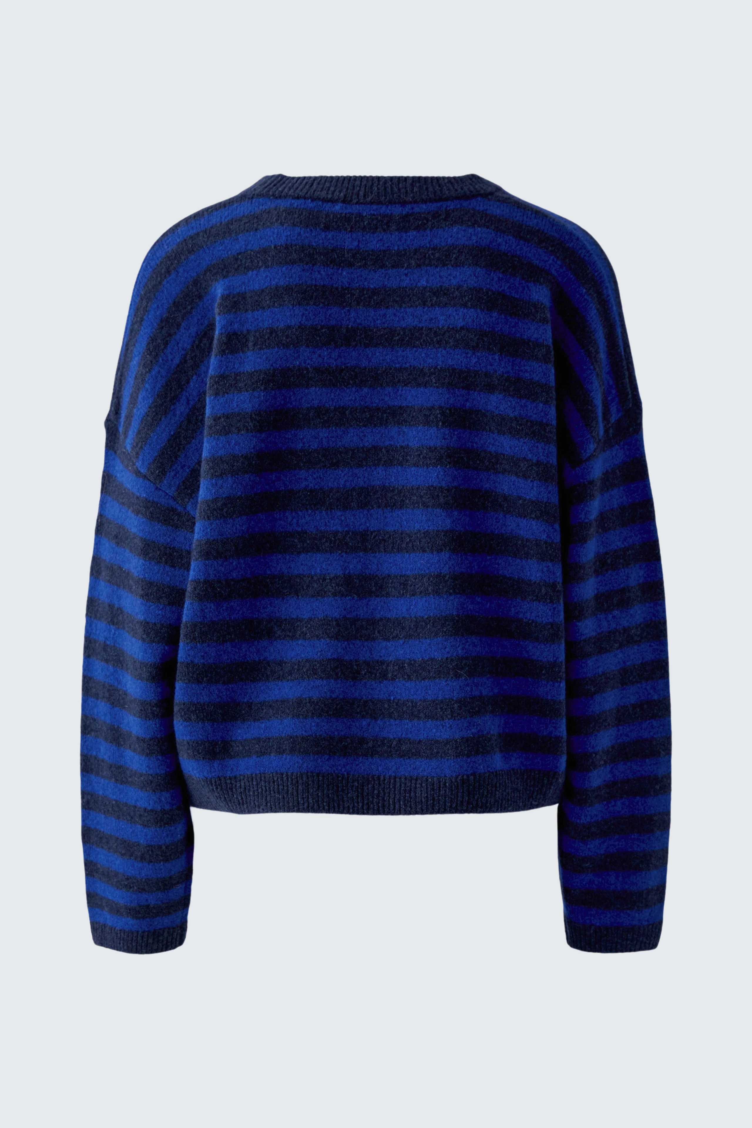 Casual women's pullover: Blue and black striped pullover with a relaxed fit, perfect for everyday wear.