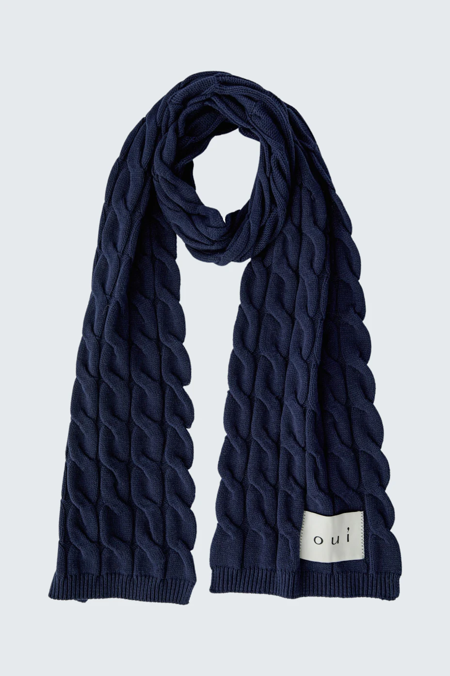 Damen-Schal in Dunkelblau mit strukturiertem Muster, ideal für kühle Tage.