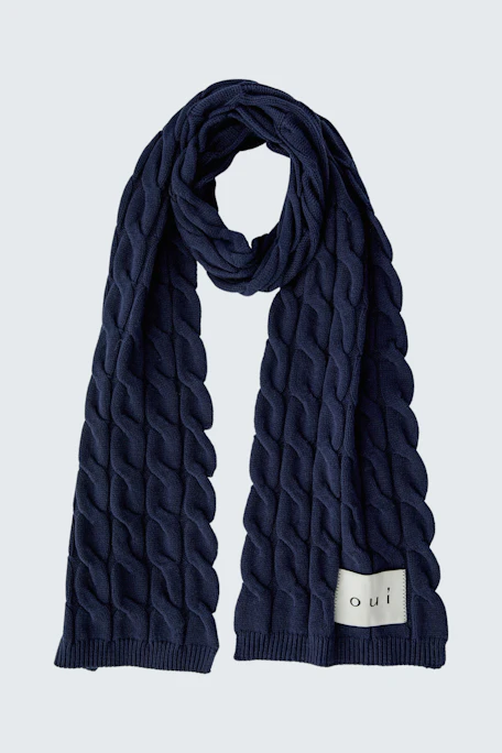 Damen-Schal in Dunkelblau mit strukturiertem Muster, ideal für kühle Tage.