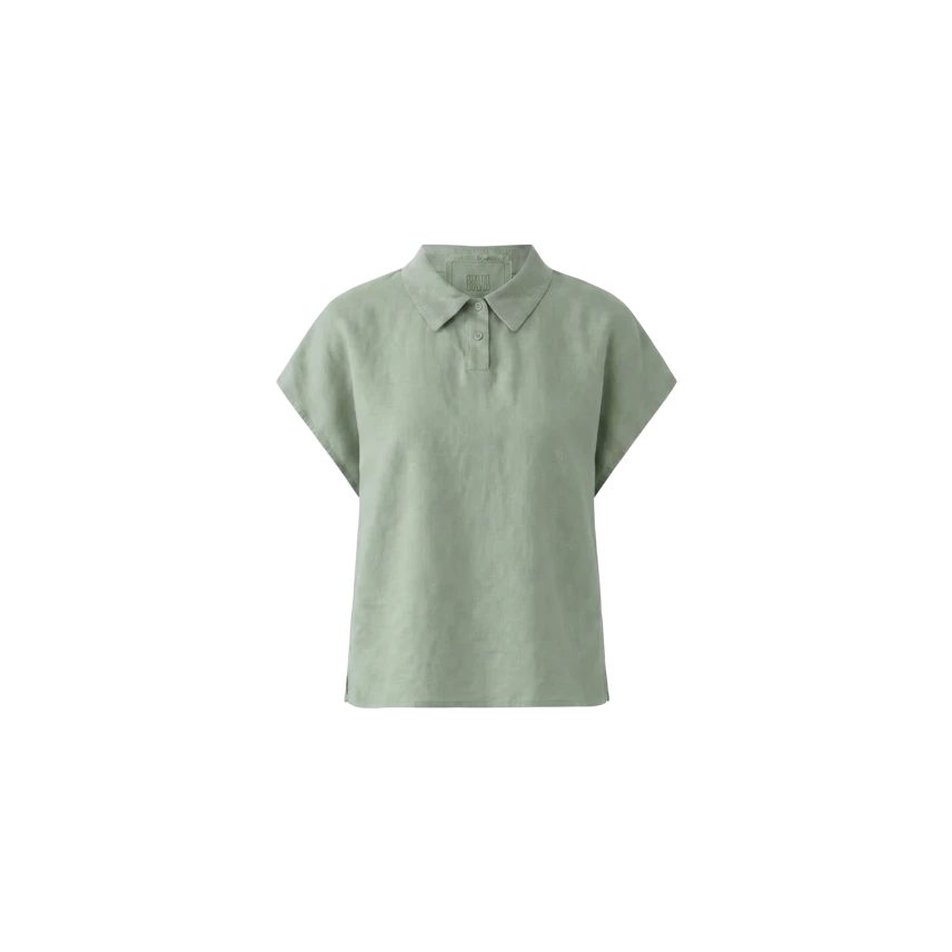 Casual women's blouse in soft green with short sleeves and a classic collar, perfect for everyday wear.