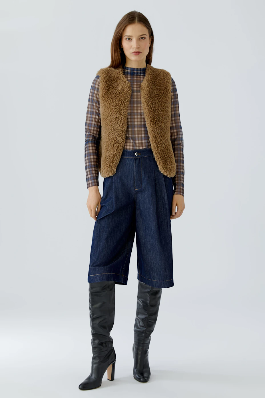 Cozy women's knit vest in brown faux fur, perfect for layering and adding texture to any outfit.