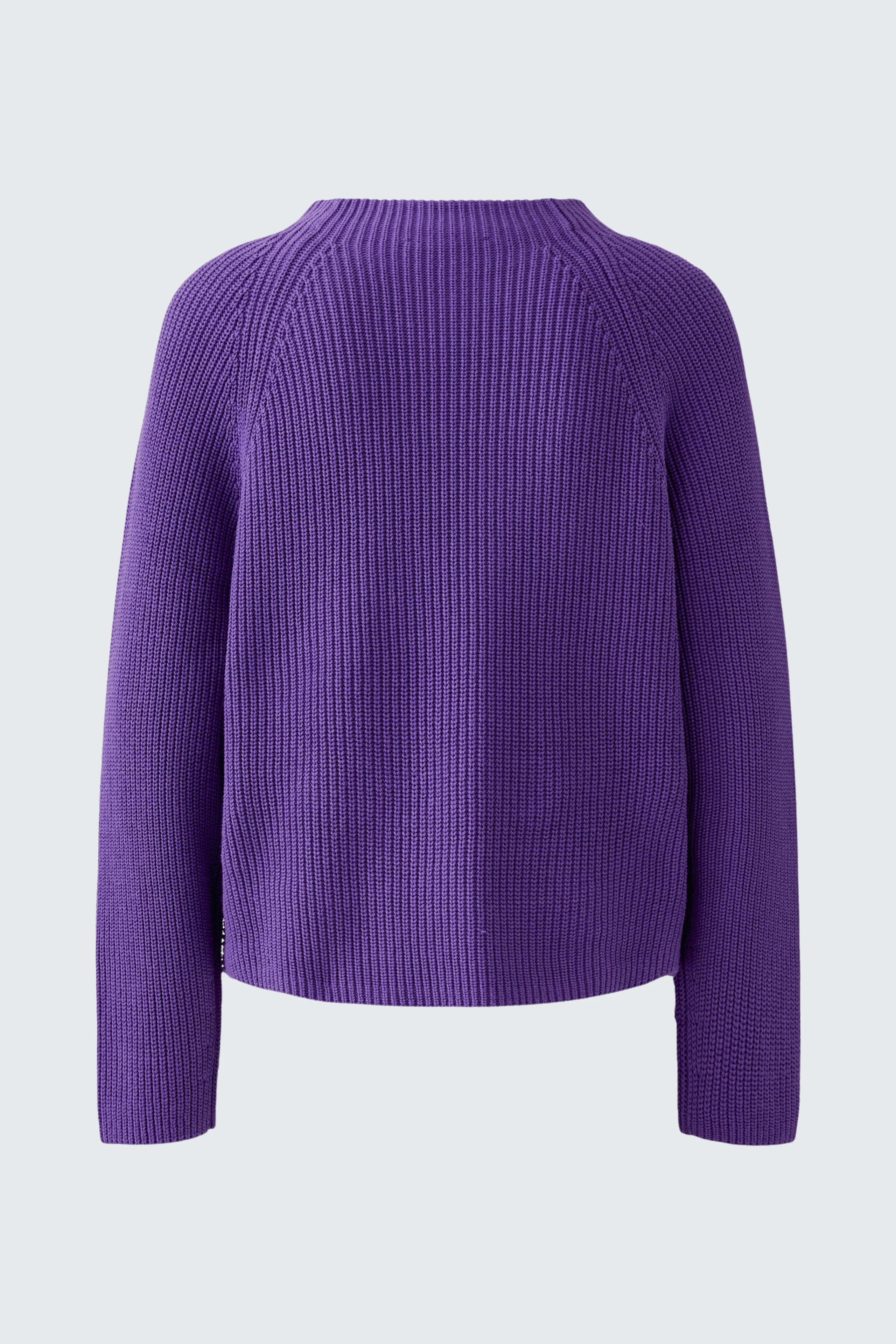 Lila Damen-Pullover: Strickpullover in kräftigem Violett, schlichtes Design, ideal für kühle Tage.