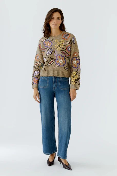 Damen-Pullover: Beiger Strickpullover mit buntem Blumenmuster, ideal für einen frischen Look.