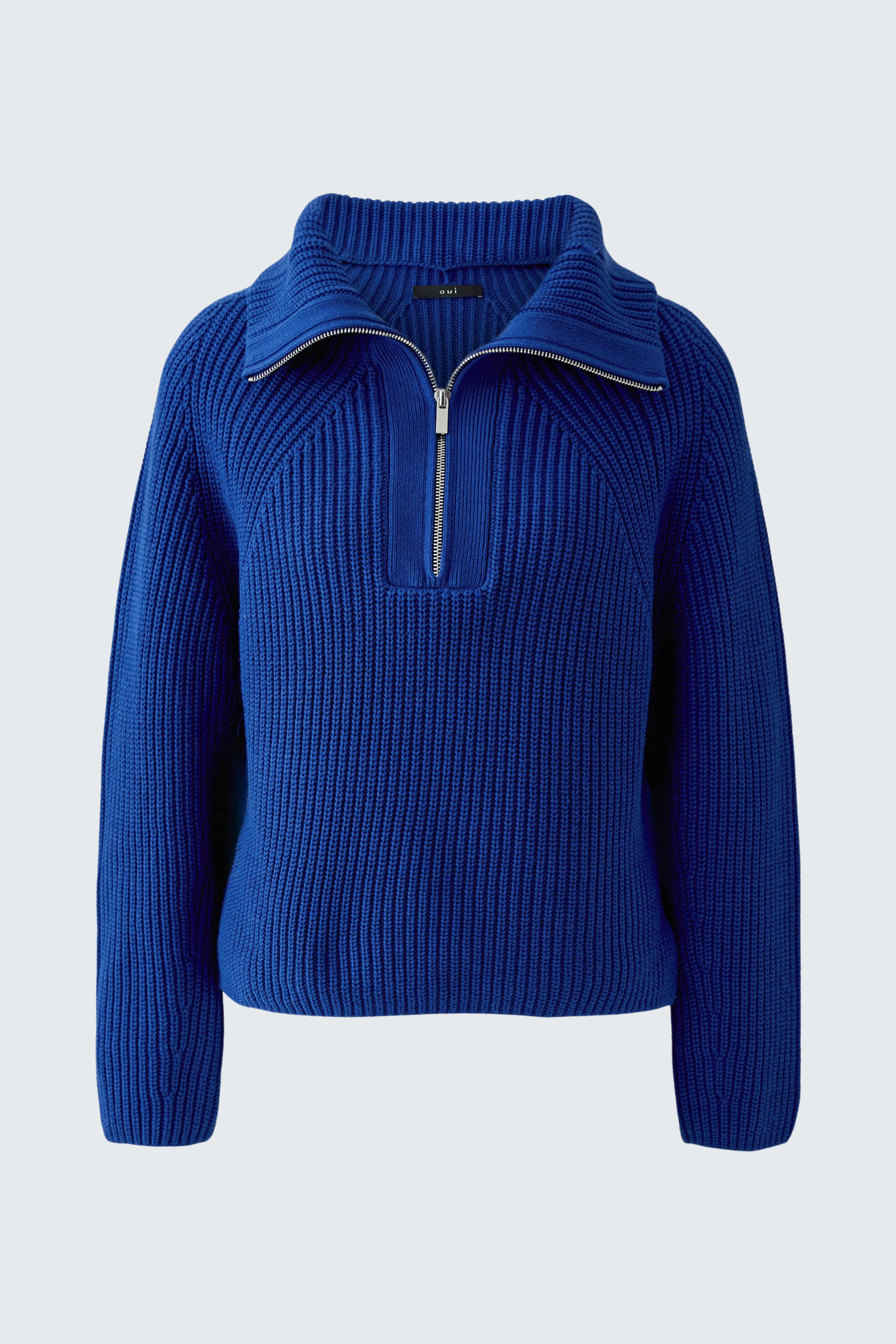 Blauer Damen-Pullover: Strickpullover mit Reißverschluss und breitem Kragen, ohne Model abgebildet.