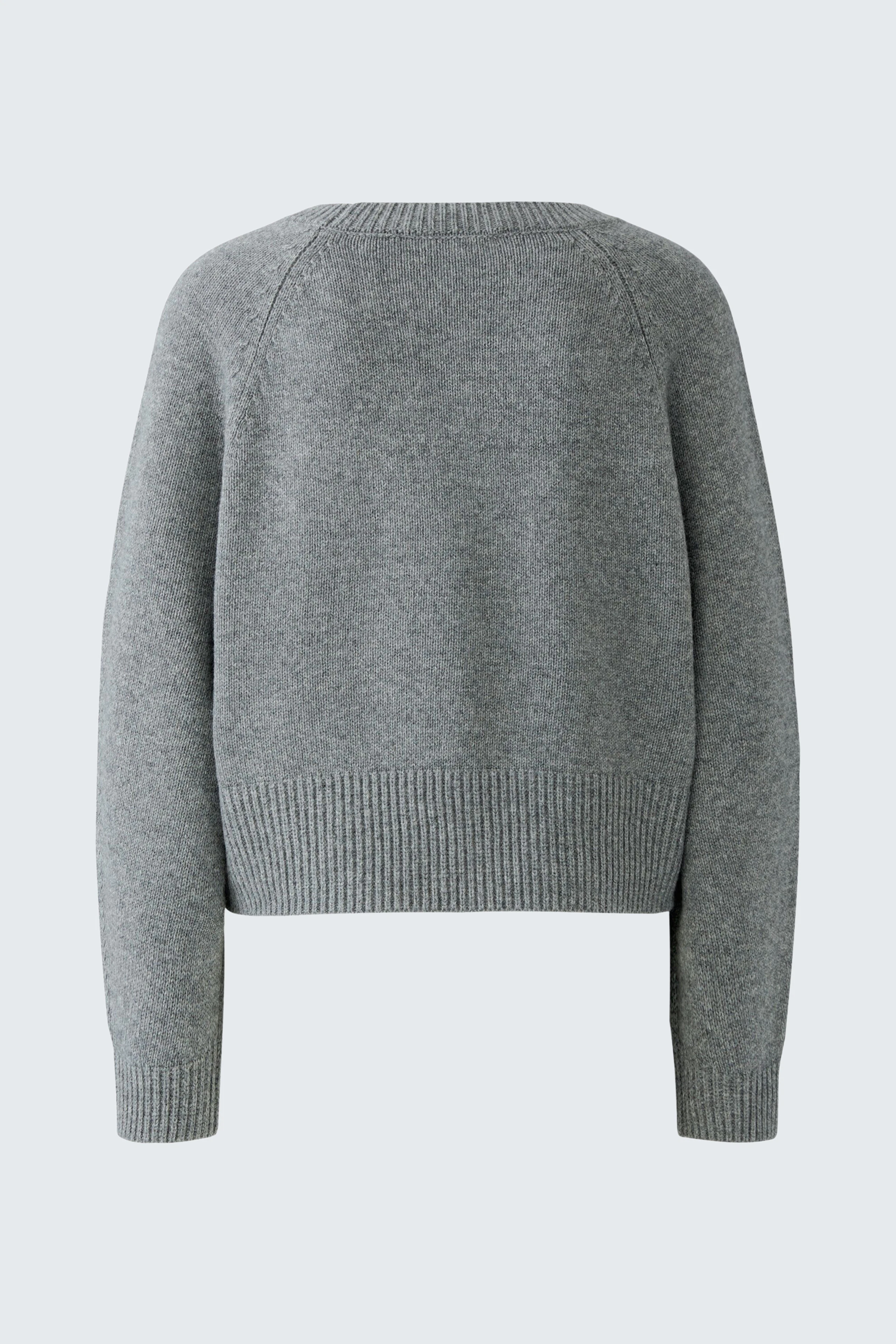 Casual women's pullover in grey, featuring a simple design with ribbed cuffs and hem.