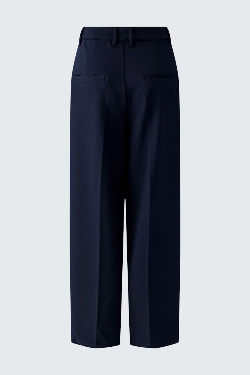 Navy pleated trousers: Wide-leg design with belt loops, perfect for a chic and comfortable look.