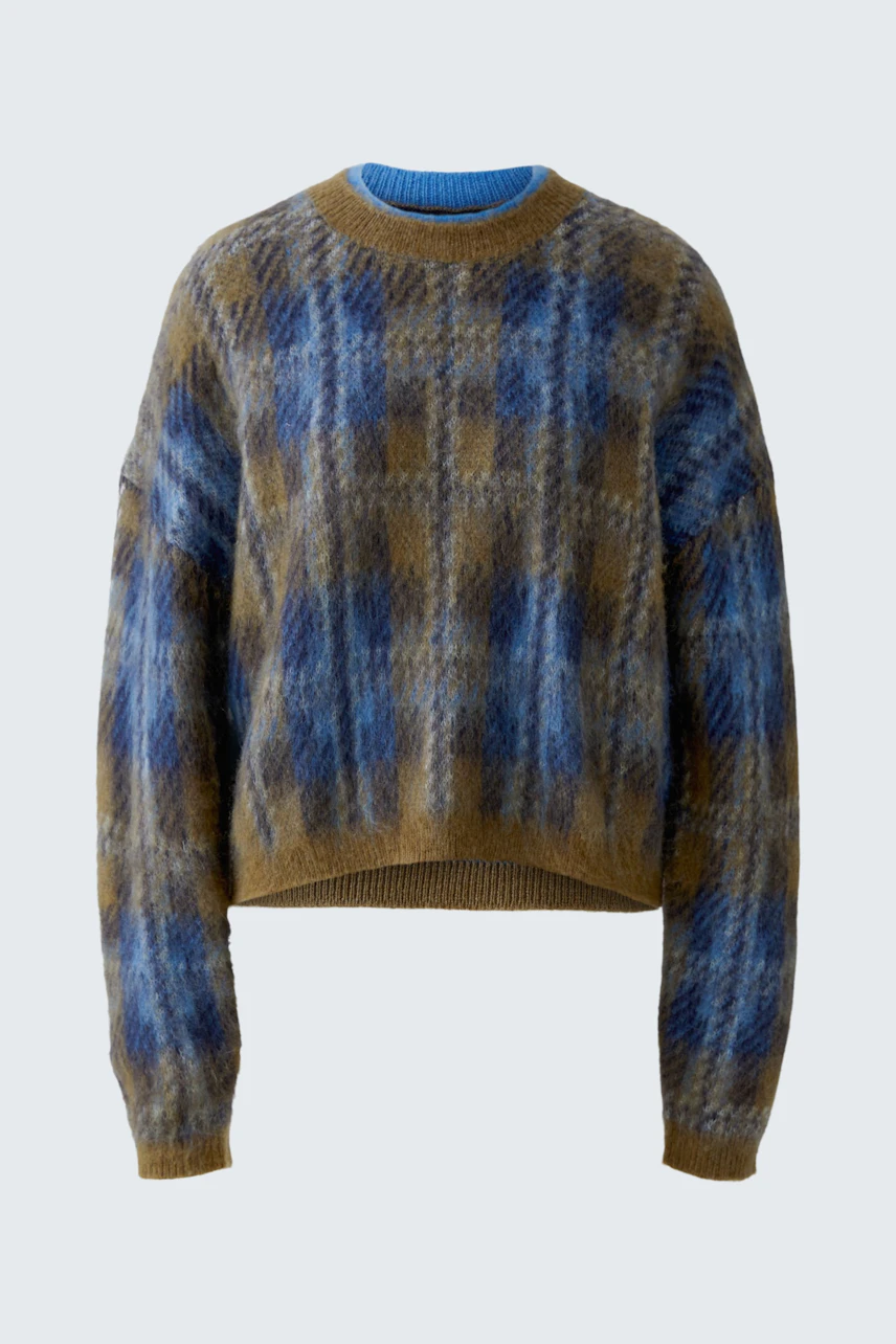 Casual women's pullover: Blue and brown checkered pattern, perfect for a cozy, stylish look.