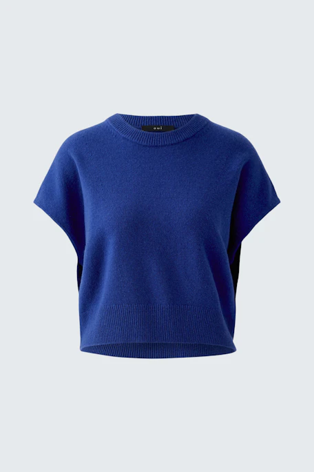 Blauer Damen-Pullunder: Schlichter, ärmelloser Strickpullunder in kräftigem Blau, ideal für vielseitige Outfits.