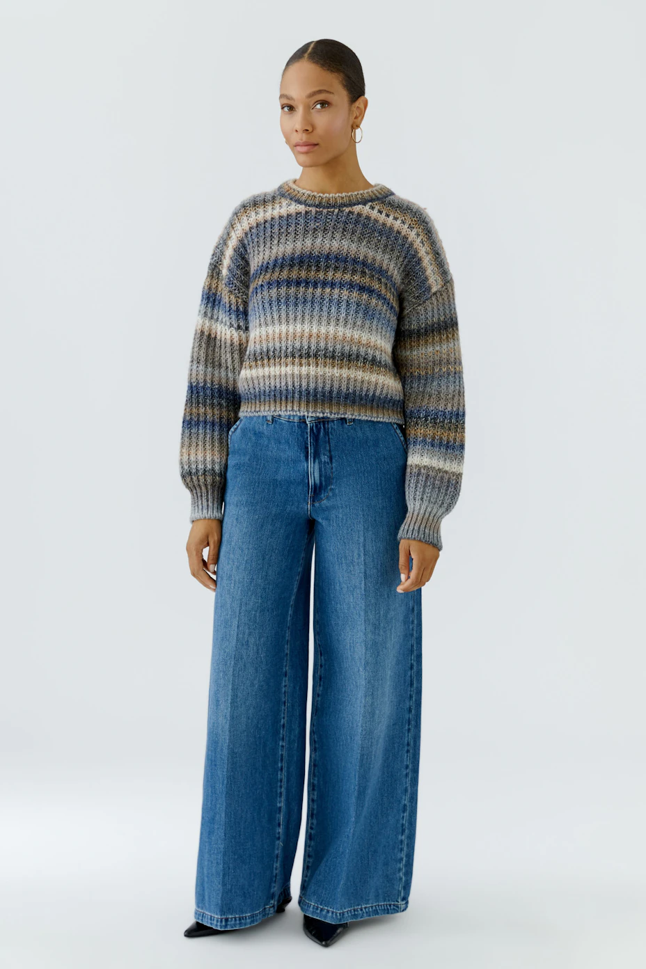 Wide leg jeans: Blue denim with high waist and relaxed fit, perfect for casual style.