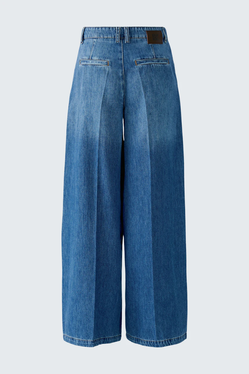 Wide leg jeans in blue denim, no model. Casual and versatile for everyday wear.