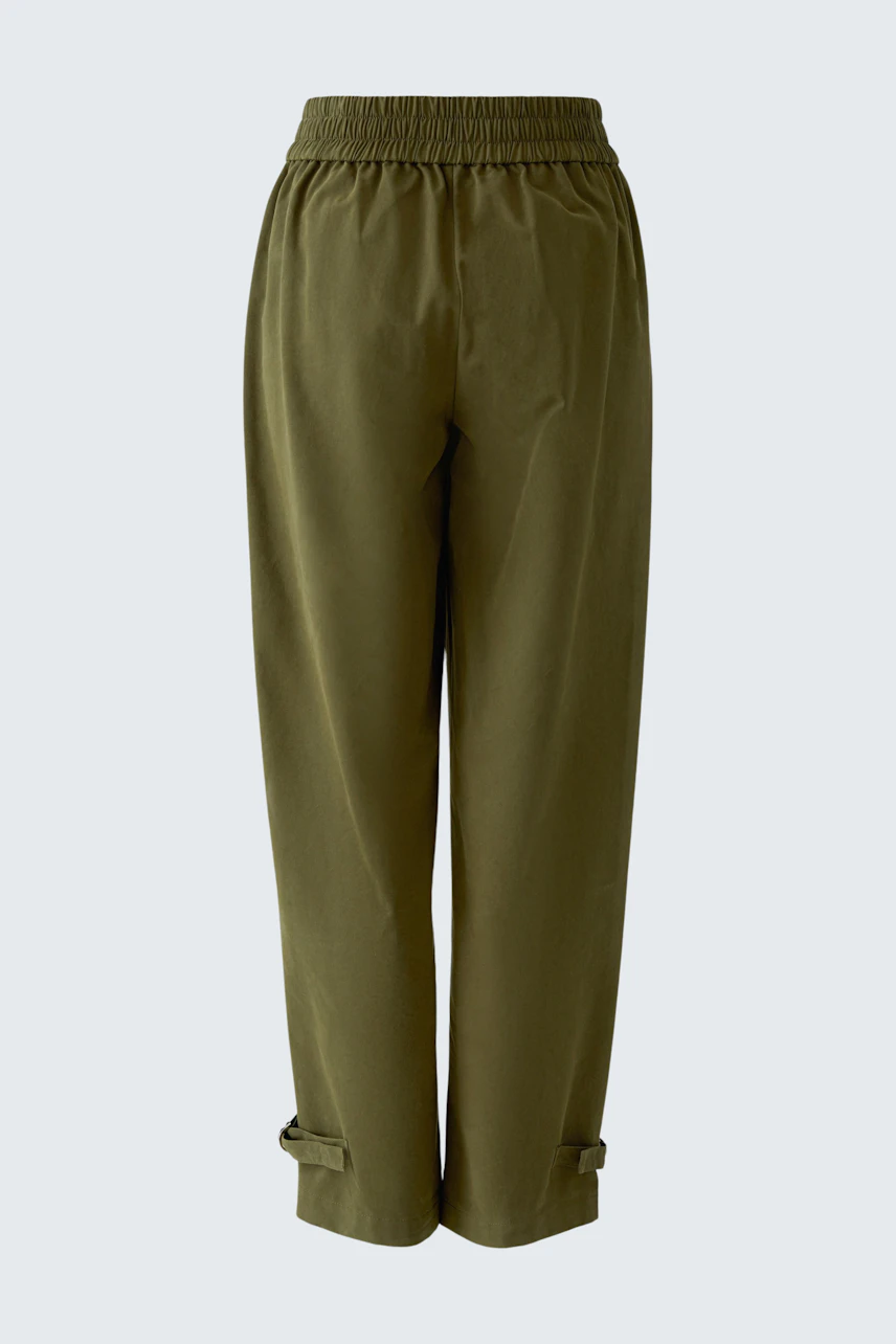 Casual women's pants: Olive green pants with elastic waistband and cuffed hems, perfect for everyday wear.