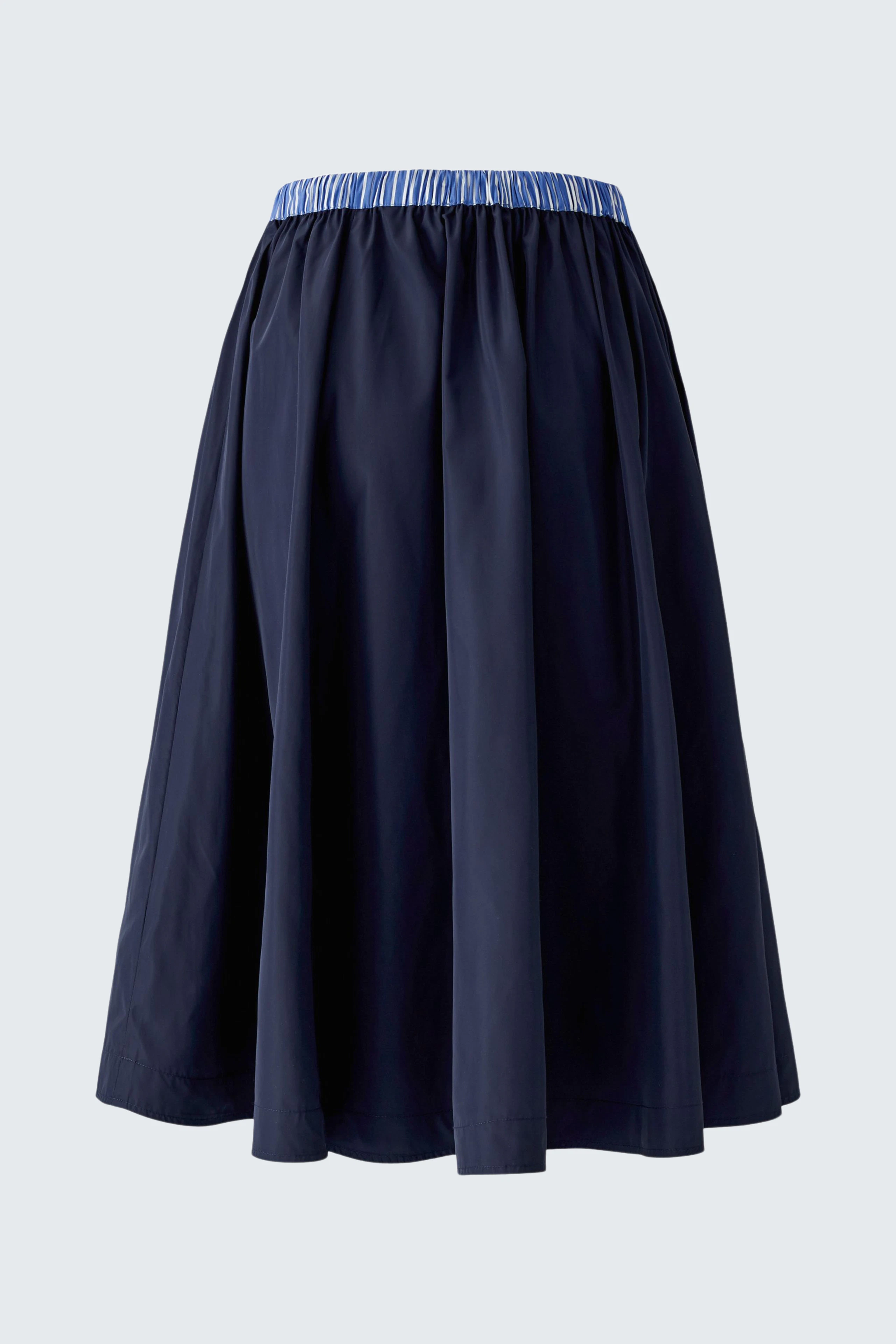 Navy midirock with elastic waistband, perfect for versatile styling. No model, just the skirt.