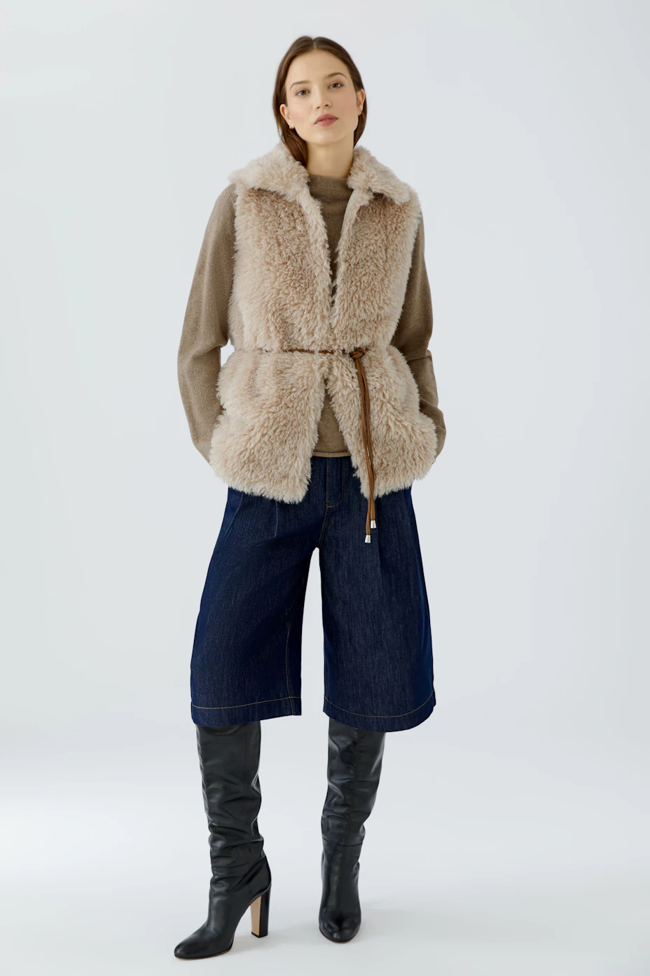 Cozy women's vest: Beige faux fur vest with a belt, perfect for layering in cooler weather.
