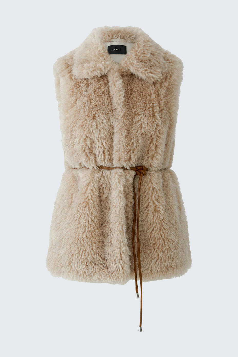 Cozy women's vest: Beige faux fur vest with a belt, perfect for layering in cooler weather.