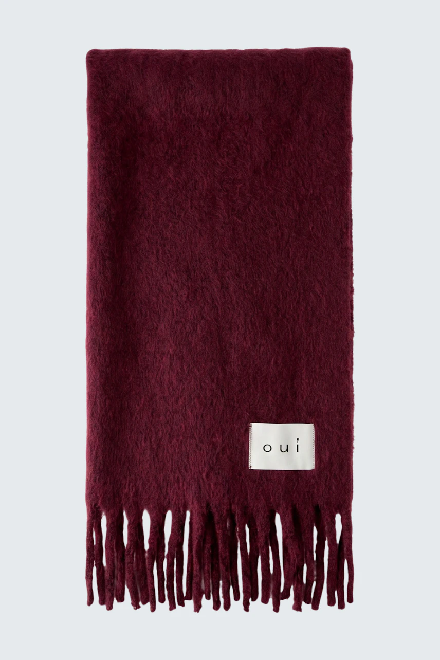 Weicher Damen-Schal in Bordeaux: Flauschiger Schal mit Fransen und Oui-Logo, ideal für kühle Tage.