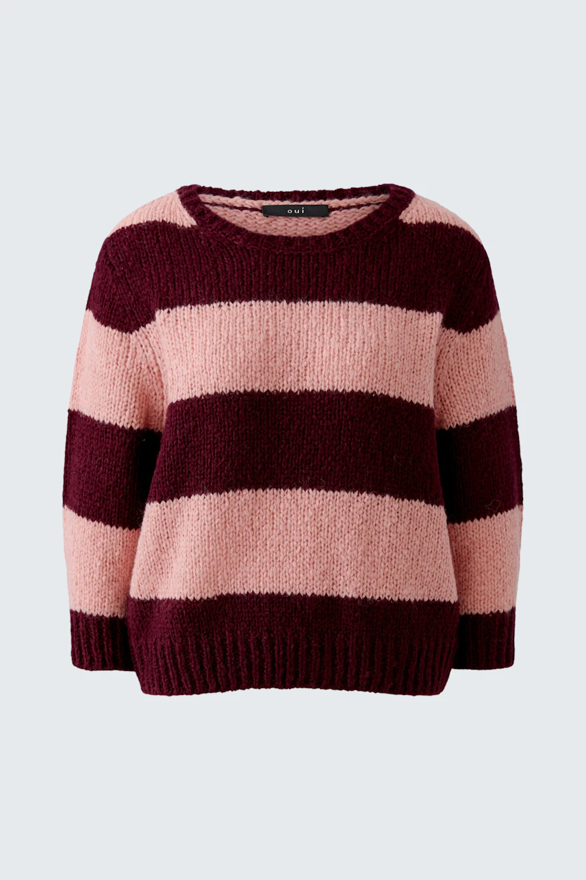 Gestreifter Damen-Pullover in Rosa und Bordeaux, weich und gemütlich, ohne Model abgebildet.