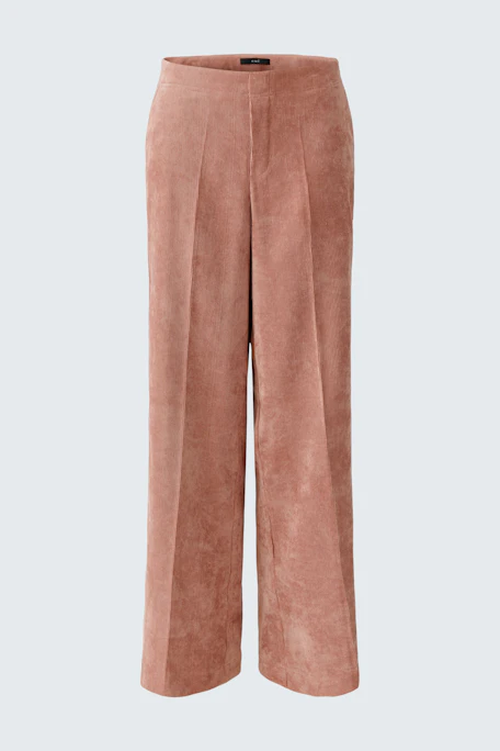 Weiche Cordhose in Rosa: Bequeme, weit geschnittene Hose ohne Model, ideal für lässige Outfits.