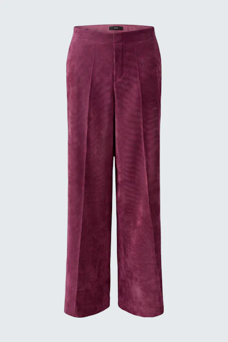 Lässige Cordhose in Bordeaux: Weit geschnitten, ideal für einen entspannten Look.