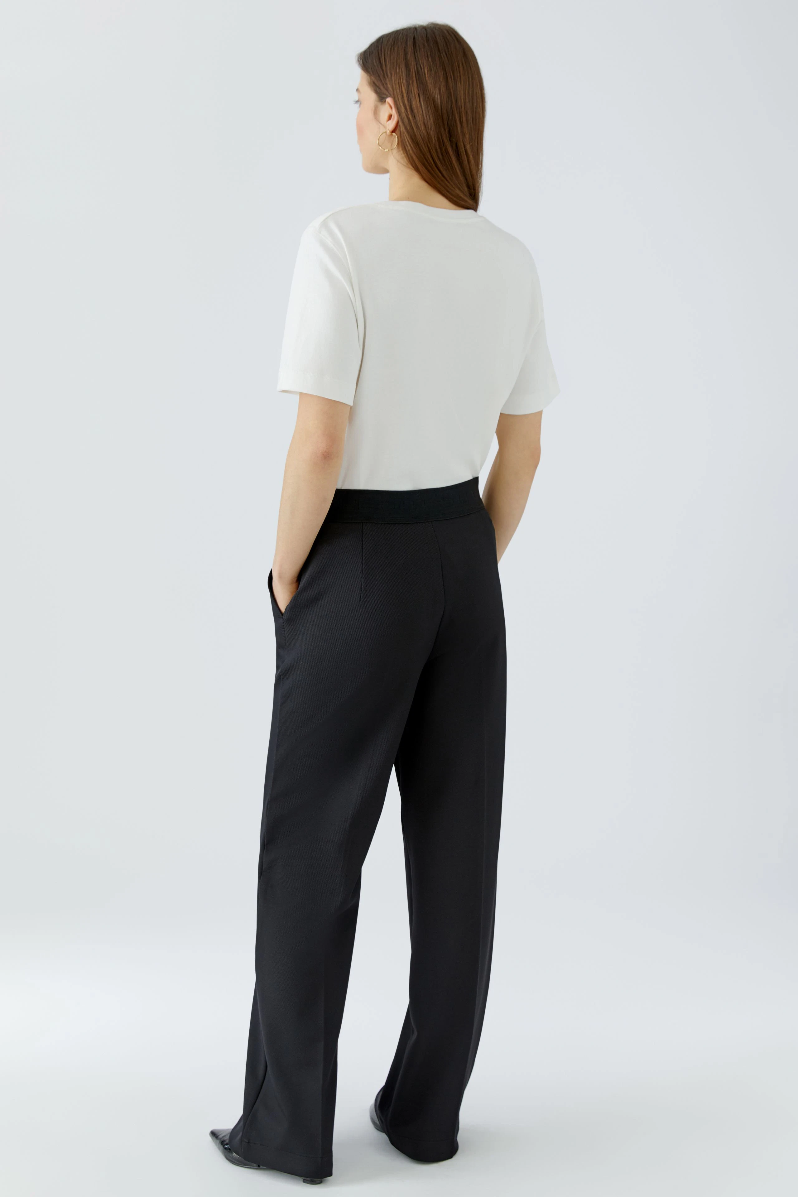 Schwarze Damen-Hose mit weitem Schnitt, lässig und bequem, ideal für den Alltag.