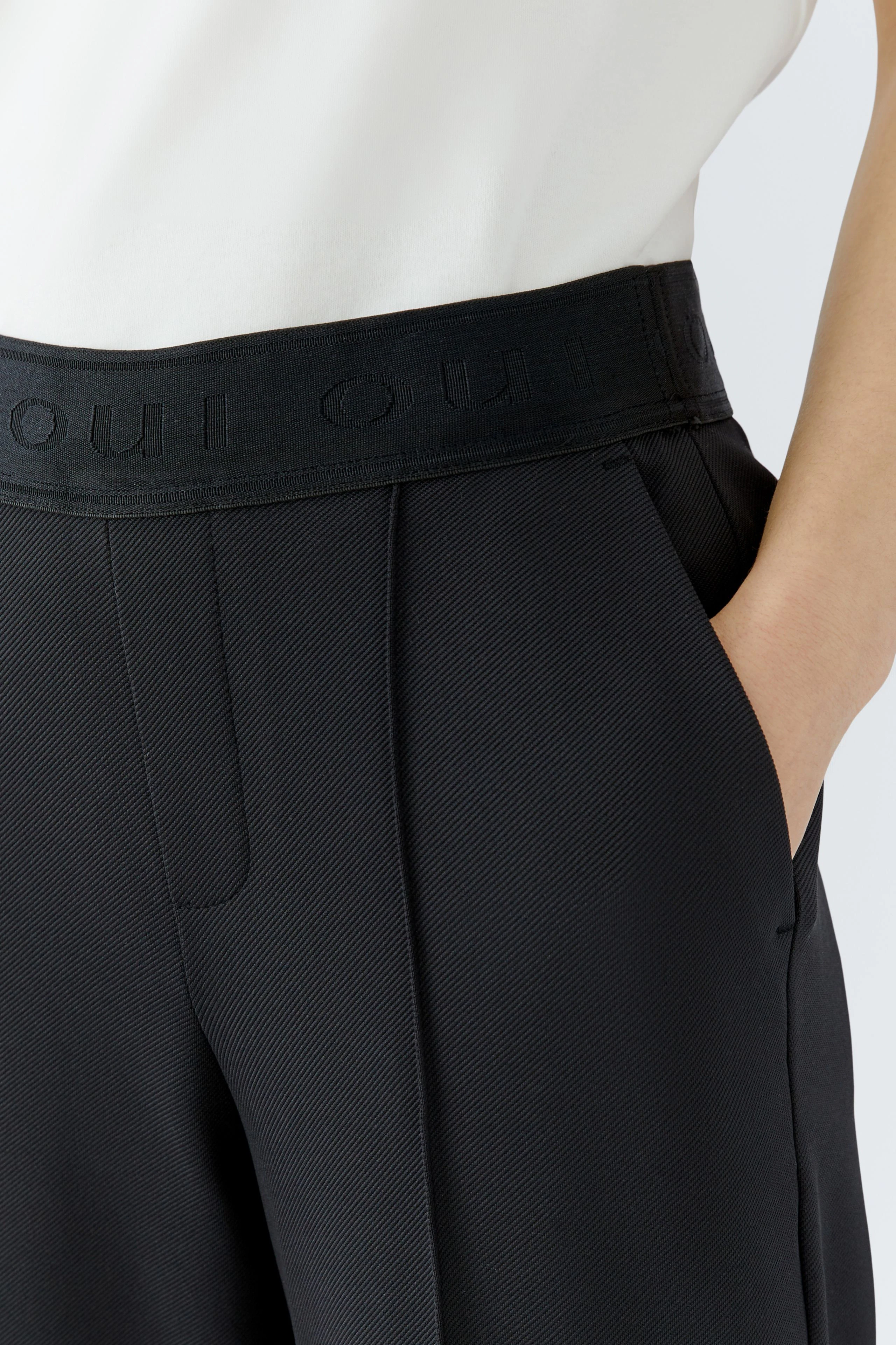 Schwarze Damen-Hose mit elastischem Bund und praktischen Taschen, ideal für den Alltag.
