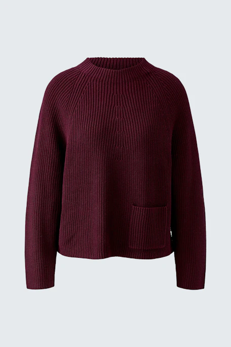 Casual women's pullover: Burgundy knit pullover with a front pocket, perfect for a cozy look.