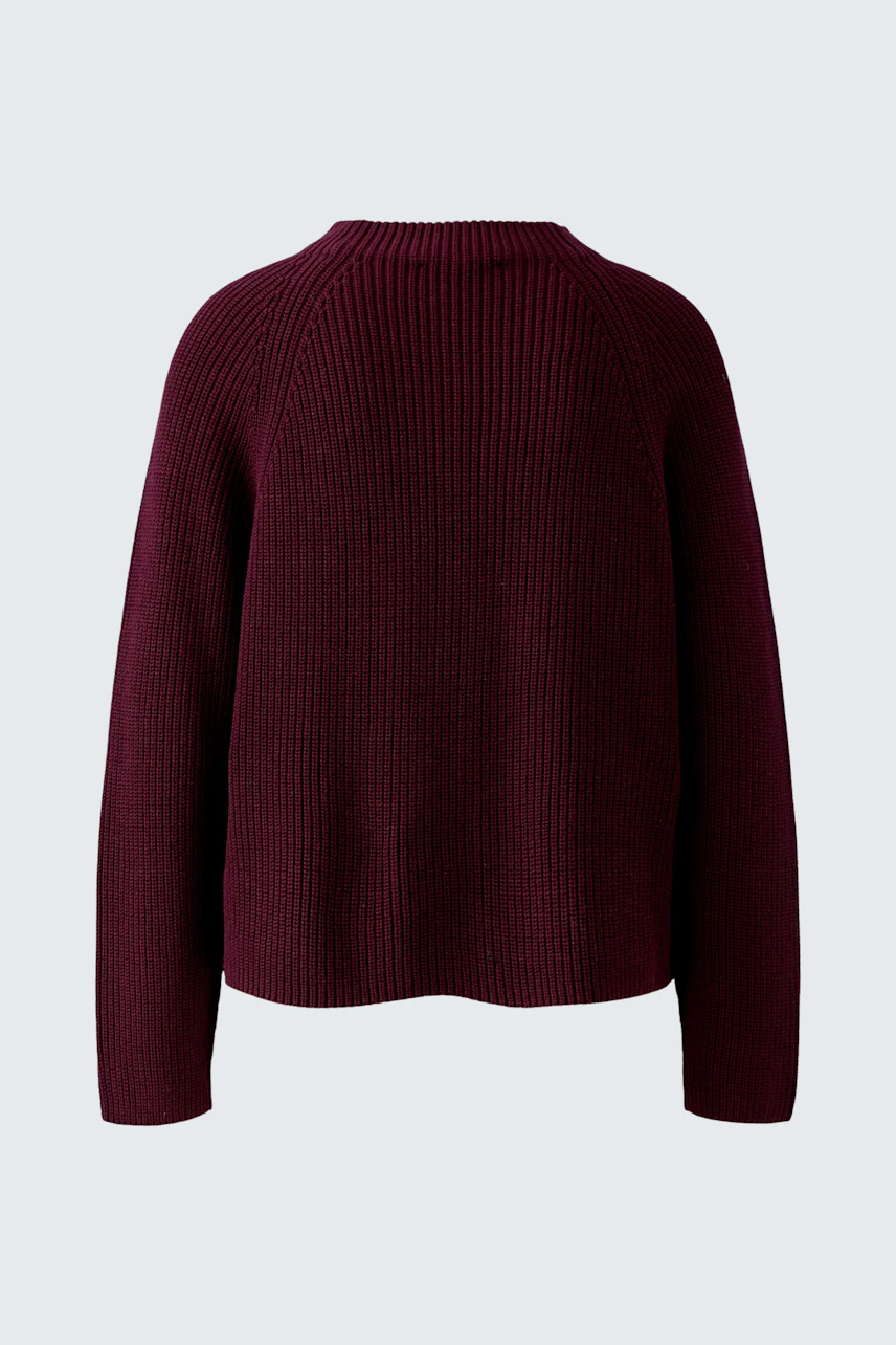 Klassischer Damen-Pullover: Rückenansicht eines weinroten Strickpullovers ohne Model, schlicht und zeitlos.