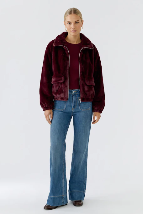 Flared jeans: Classic blue denim with wide legs, perfect for a casual and stylish look.
