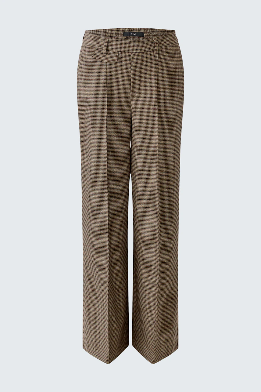 Casual women's pants: Brown checkered trousers with a straight cut, perfect for everyday wear.