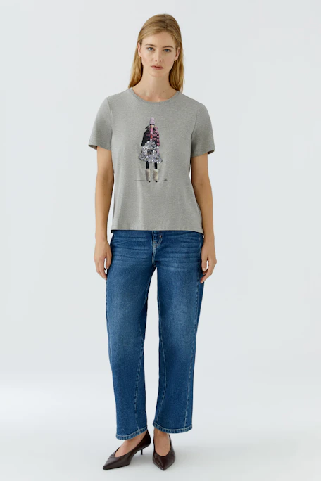 Casual women's T-shirt: Grey T-shirt with a stylish print of a woman in a colorful outfit.