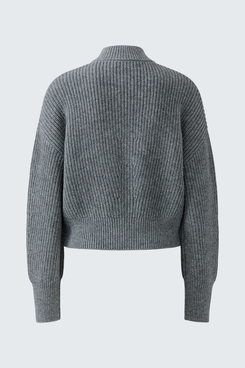 Graue Strickjacke: Rückansicht der Jacke mit geripptem Muster, ohne Model.