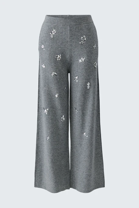 Graue Strickhose mit Blumenmuster: Bequeme, weite Passform für stilvolle Freizeitlooks.