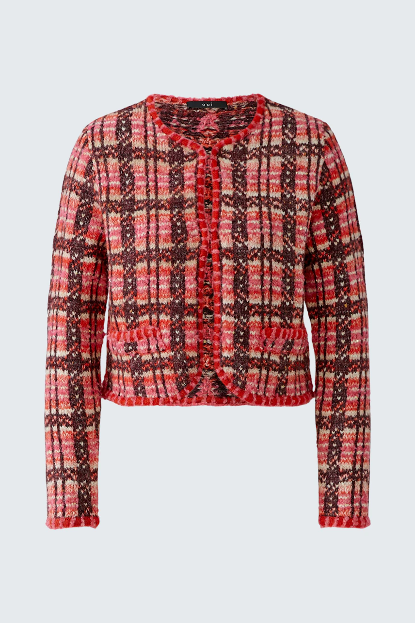 Bunte Strickjacke: Rote und schwarze Karos, ohne Model, ideal für einen lässigen Look.