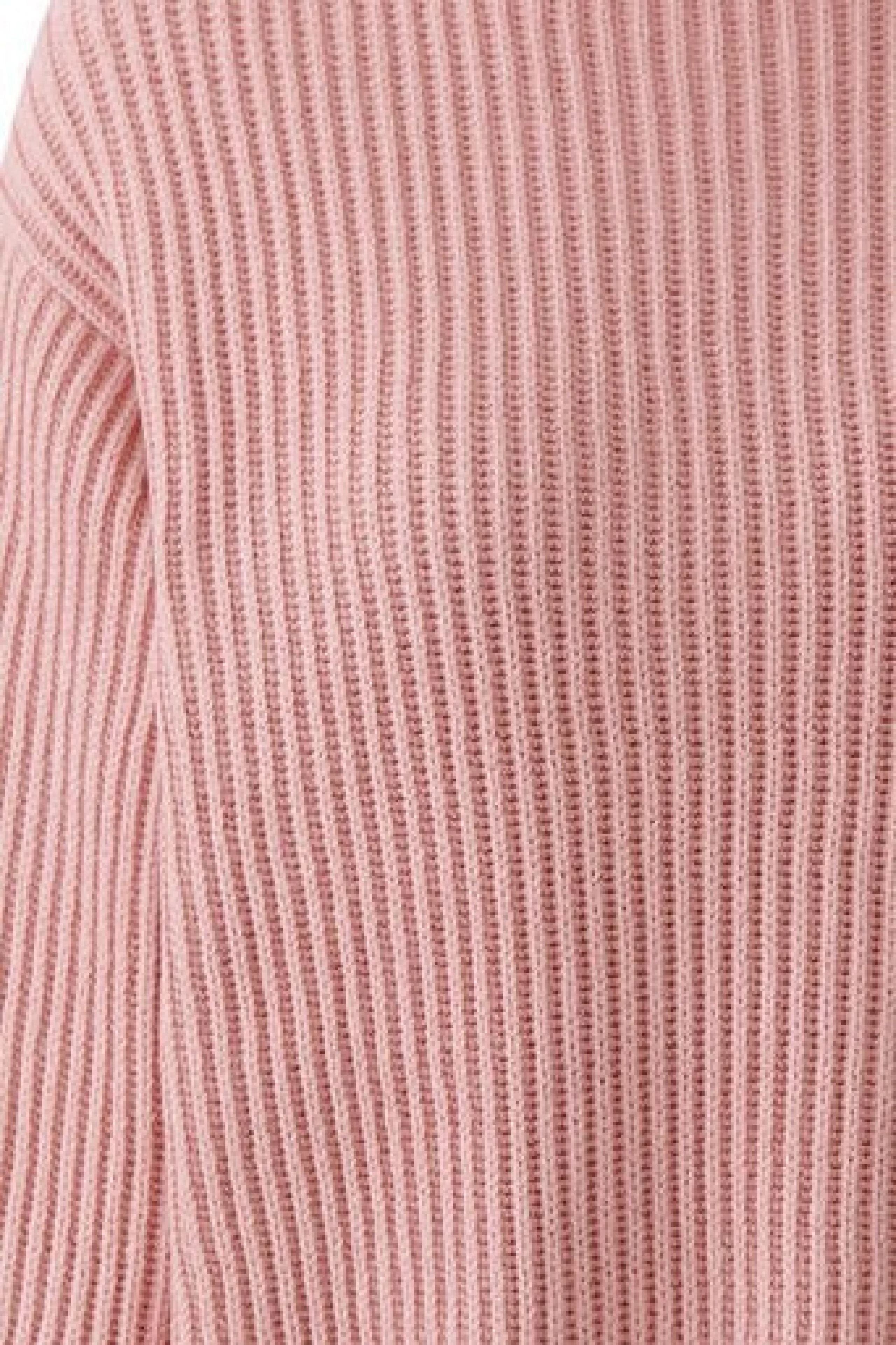 Rosa Damen-Pullover: Grob gestrickter Pullover in zartem Rosa, ideal für lässige Outfits.
