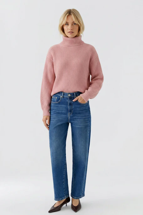 Rosa Damen-Pullover: Weicher Strickpullover mit Rollkragen, ideal für gemütliche Tage.