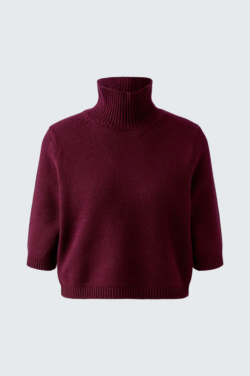 Kuscheliger Damen-Pullover: Bordeauxfarbener Rollkragenpullover ohne Model, schlicht und bequem.