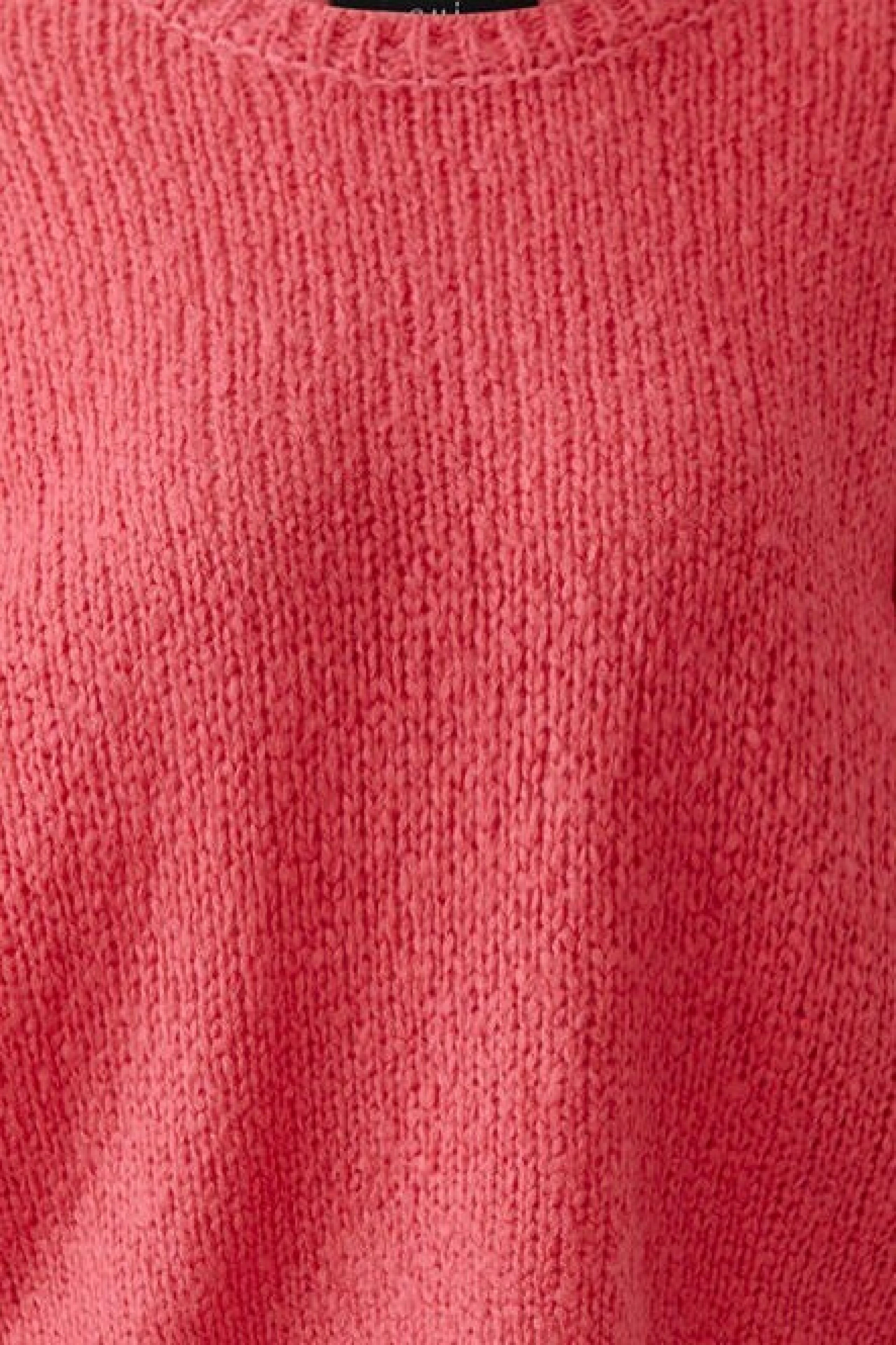 Roter Damen-Pullover: Grob gestrickter Pullover in kräftigem Rot, ideal für lässige Outfits.