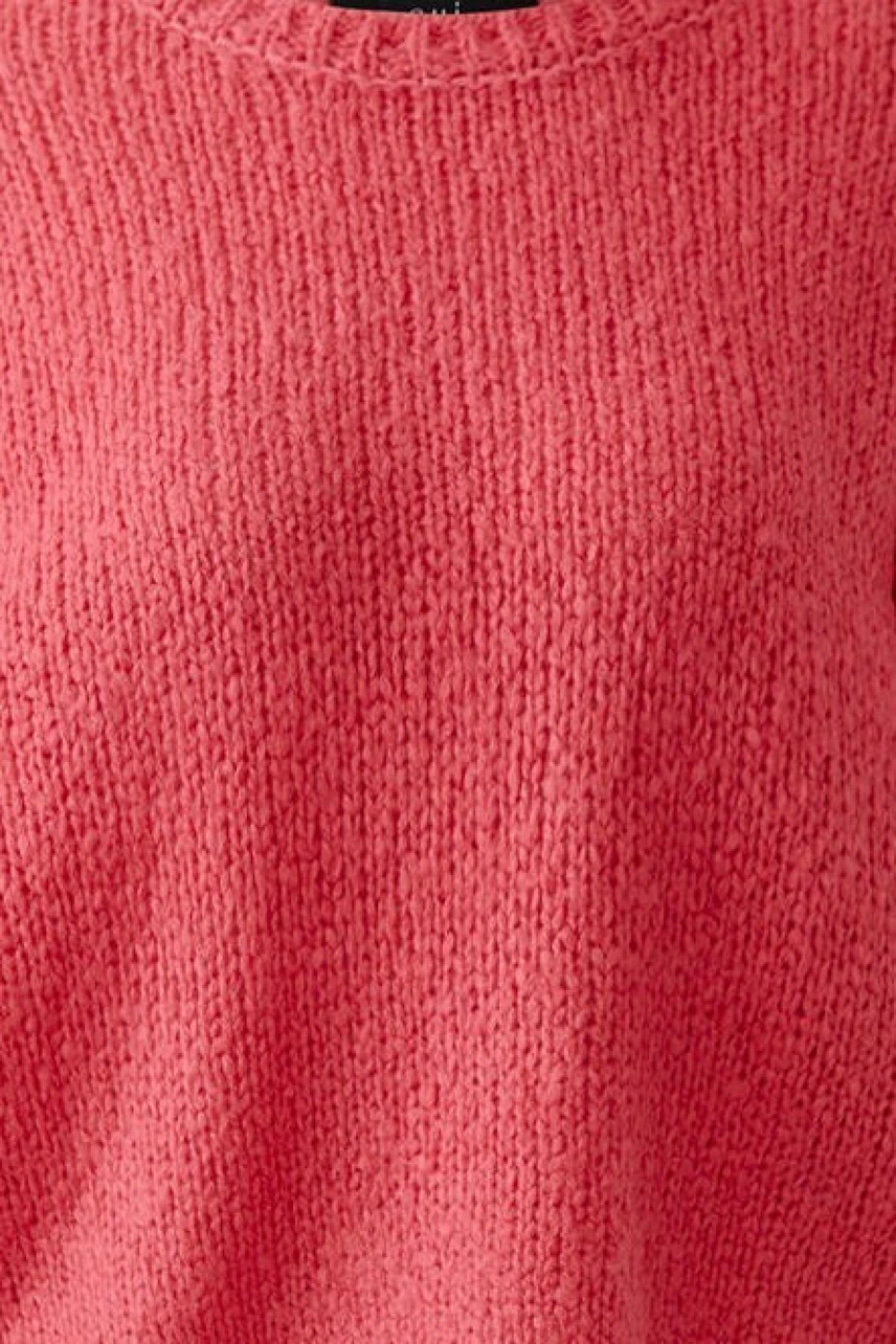 Roter Damen-Pullover: Grob gestrickter Pullover in kräftigem Rot, ideal für lässige Outfits.