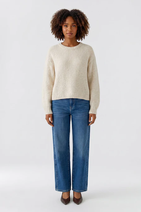 Beiger Damen-Pullover: Weicher Strickpullover ohne Model, schlicht und gemütlich für jeden Tag.