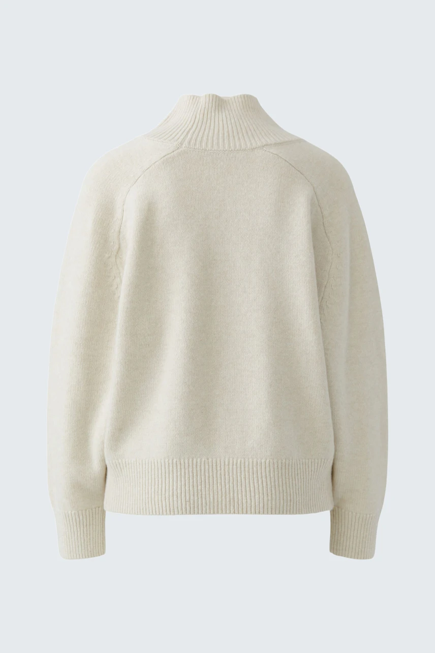 Beiger Damen-Pullover: Schlichter Strickpullover ohne Model, ideal für lässige Outfits.