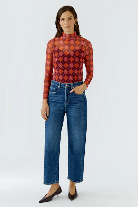 Langarmshirt mit Karomuster: Buntes Shirt mit Stehkragen, ideal für modische Akzente.