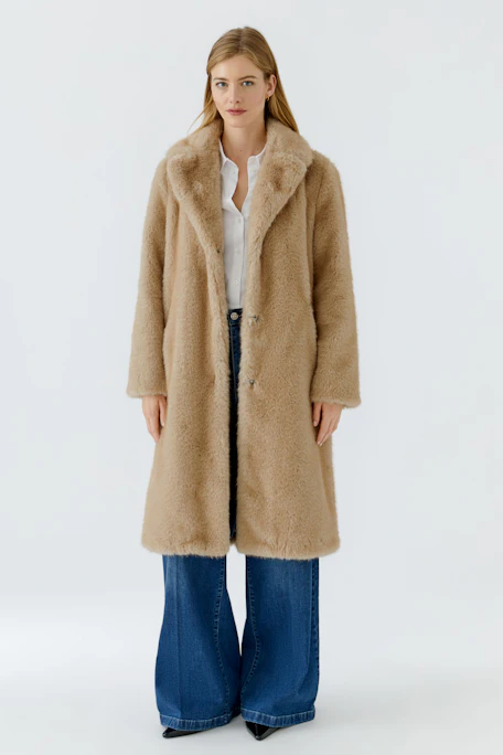 Cozy winter coat: Beige faux fur coat with a soft texture, perfect for warmth and style.